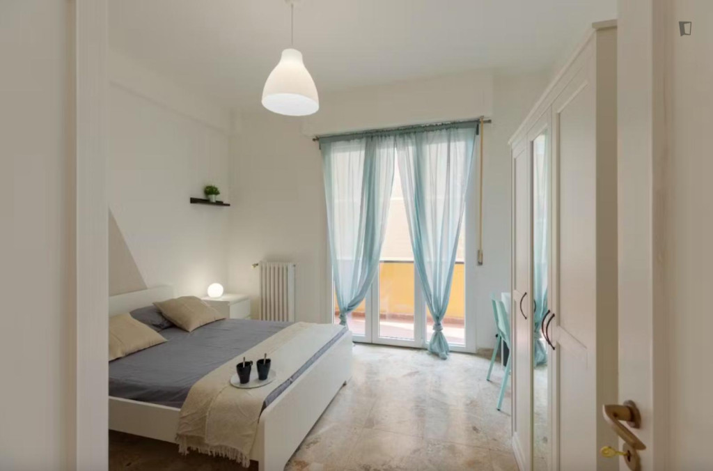Single Bedroom with Balcony in a Shared Apartment in Florence - Florence - chambre - ImmoJeune