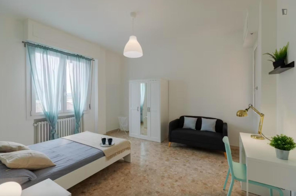 Cozy Bedroom in a Shared Apartment in Florence - Florence - chambre - ImmoJeune