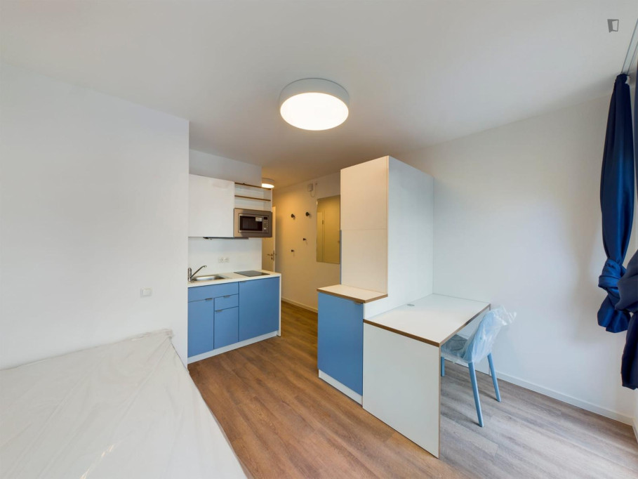 Smart studio with balcony right next to HTW Berlin - Campus Wilhelminenhof - Berlin - chambre - ImmoJeune