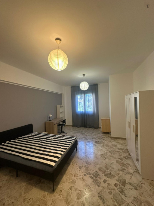 Big double bedroom near the Quintino Sella train station - Bari - chambre - ImmoJeune