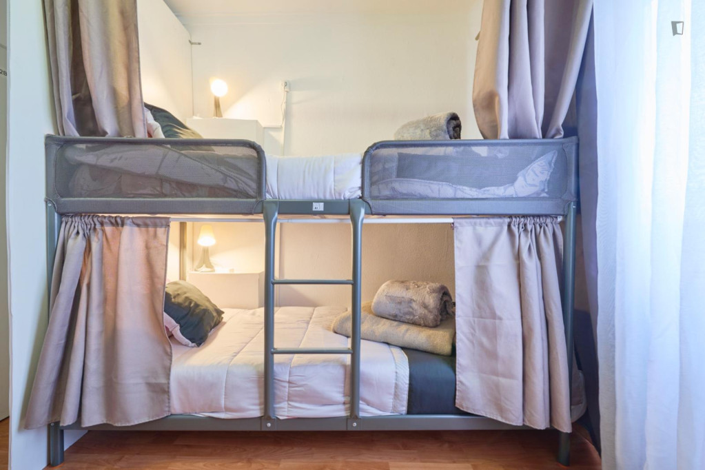 Bed in neat twin bedroom near Odivelas metro station - Lisbonne - chambre - ImmoJeune