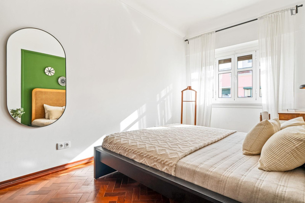 Very bright double bedroom in the Marquês de Pombal area - Lisbonne - chambre - ImmoJeune