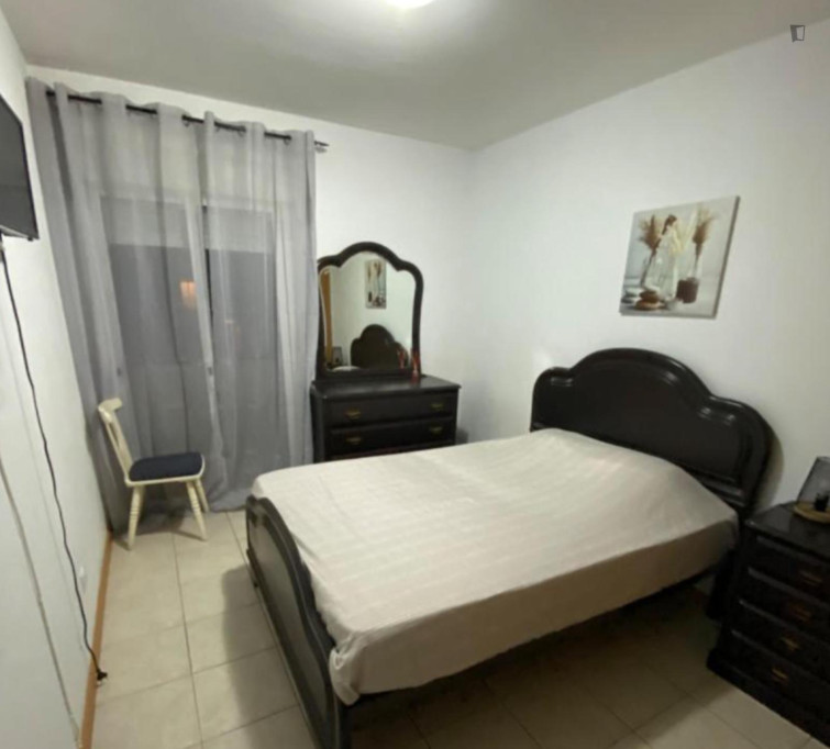 Nice bedroom in a 3-bedroom flat - Portimao - chambre - ImmoJeune