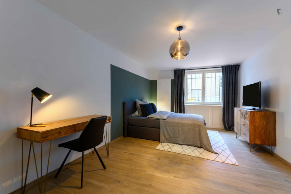 Ample double bedroom in a 3-bedroom apartment in Hasenberg - Stuttgart - chambre - ImmoJeune