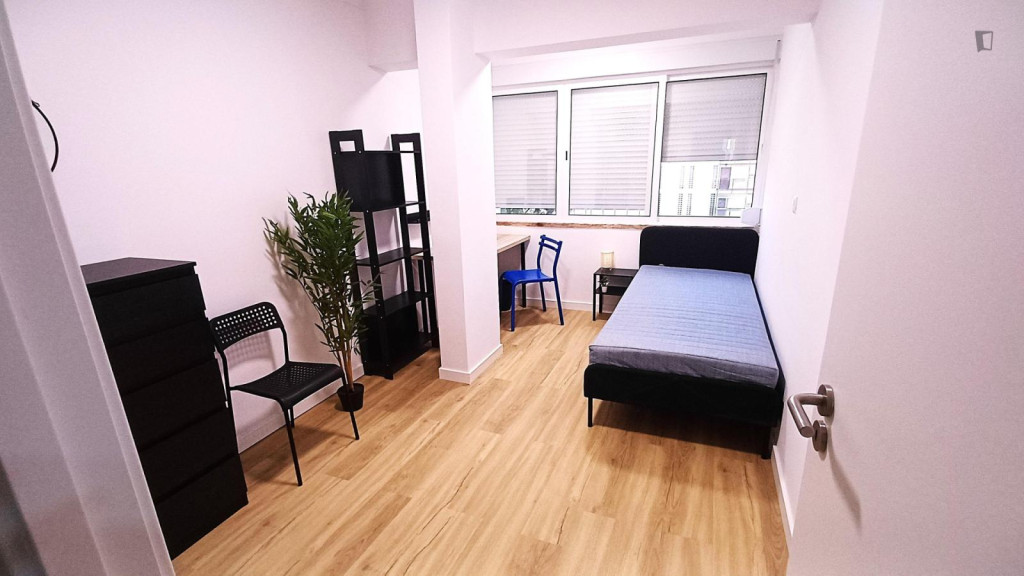 Cozy Single Bedroom close to Nova School of Science & Technology - Lisbonne - chambre - ImmoJeune