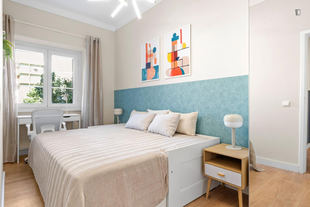 Interesting double bedroom close to Faculdade de Letras - Lisbonne - chambre - ImmoJeune