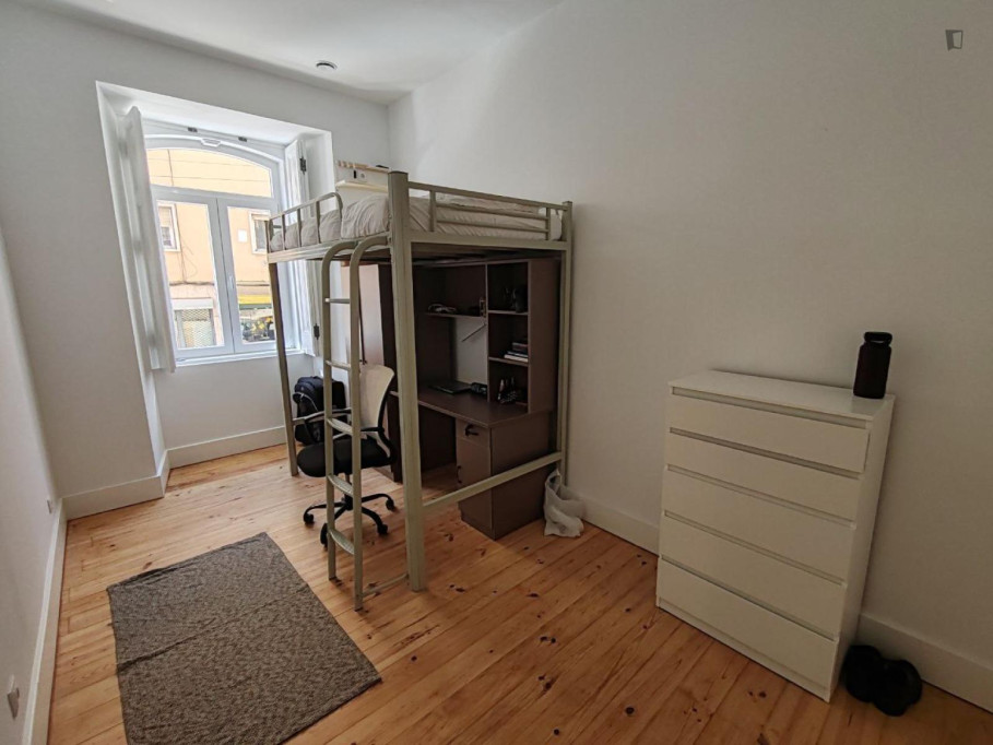 Sunny bedroom next to Anjos metro station - Lisbonne - chambre - ImmoJeune