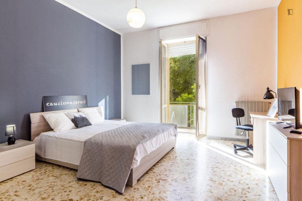 Spacious double bedroom near St Peter's gardens - Sassari - chambre - ImmoJeune