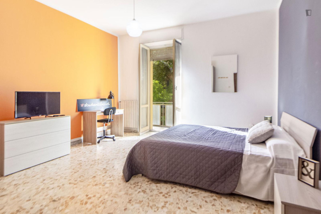 Shiny double bedroom near St Peter's gardens - Sassari - chambre - ImmoJeune