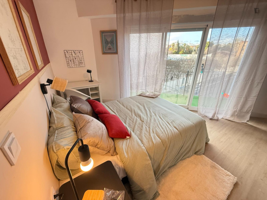 Welcoming double bedroom near Parc del Tossal - Alicante - chambre - ImmoJeune