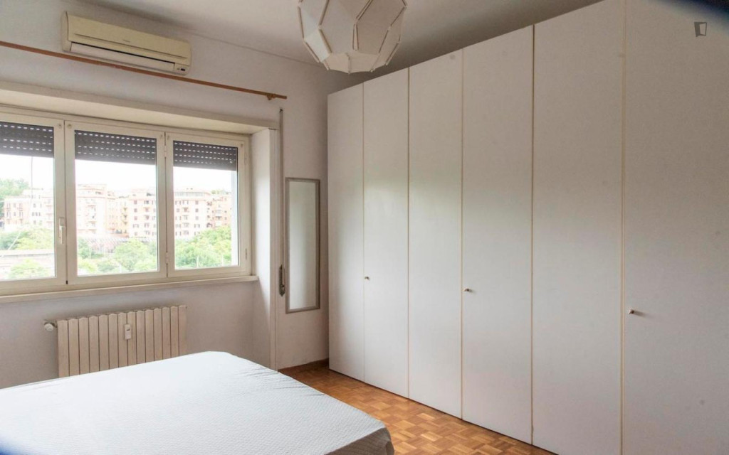 Pleasant single bedroom near the Trastevere train station - Rome - chambre - ImmoJeune