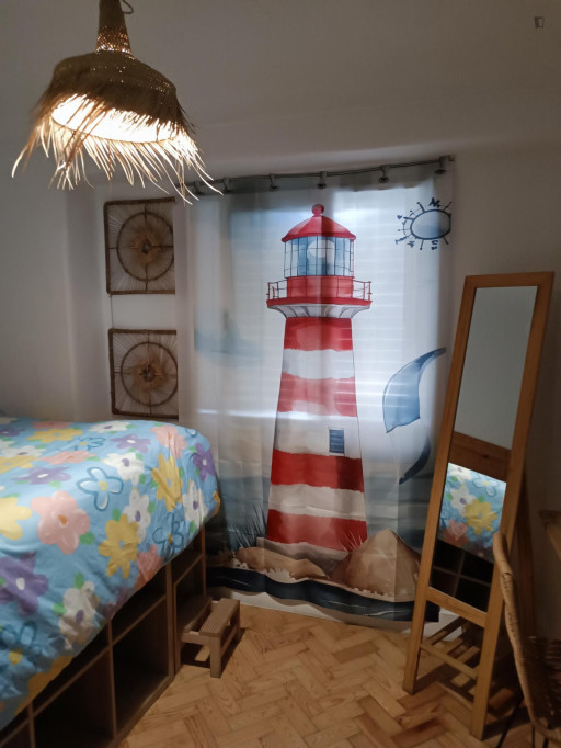 Dreamy Double Bedroom close to Costa da Caparica Market - Lisbonne - chambre - ImmoJeune