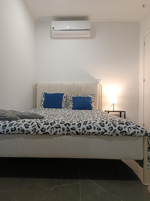 Comfy Double Bedroom close to Red Dragon Beach - Lisbonne - chambre - ImmoJeune