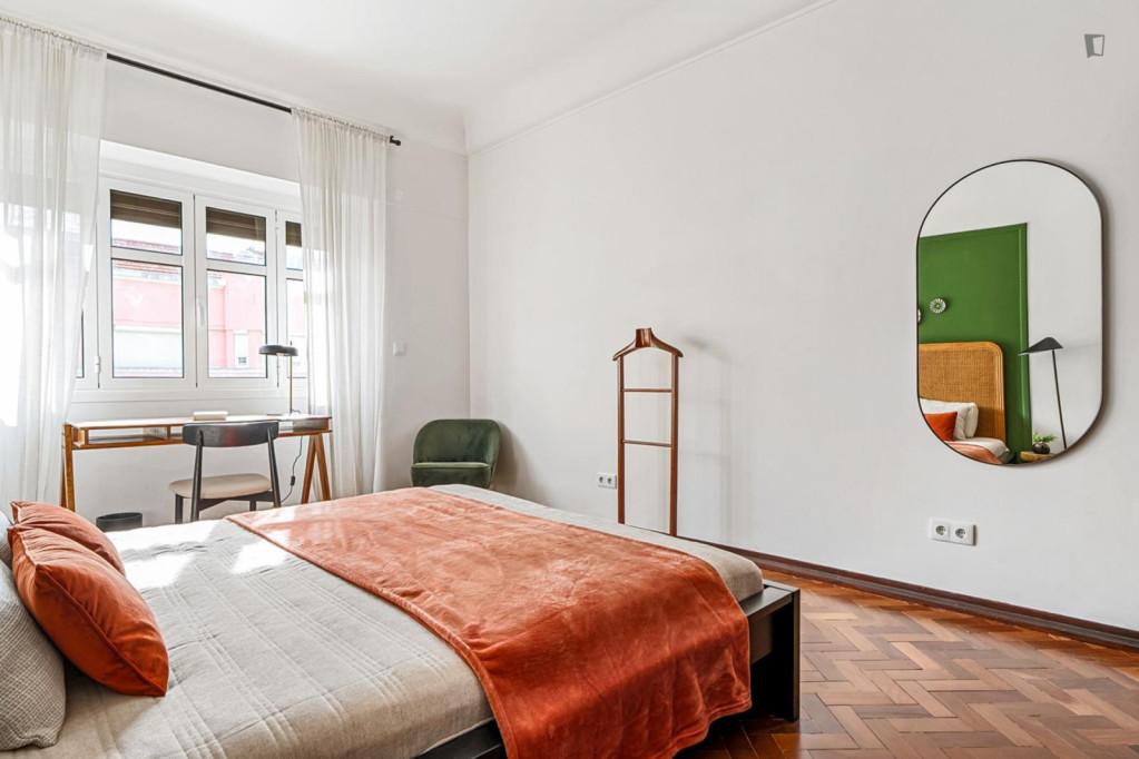 Inviting double bedroom next to the Parque Eduardo VII - Lisbonne - chambre - ImmoJeune