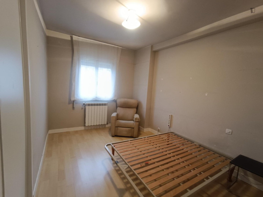 Neat double bedroom in San Juan - Pamplona - chambre - ImmoJeune