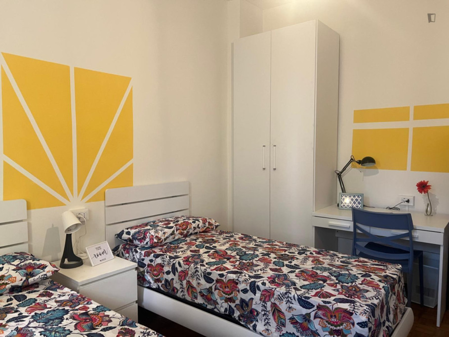 Bed in a cosy twin bedroom, in Baggio - Milan - chambre - ImmoJeune