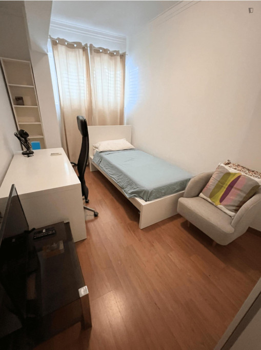 Fascinating Single Bedroom close to LX Factory - Lisbonne - chambre - ImmoJeune