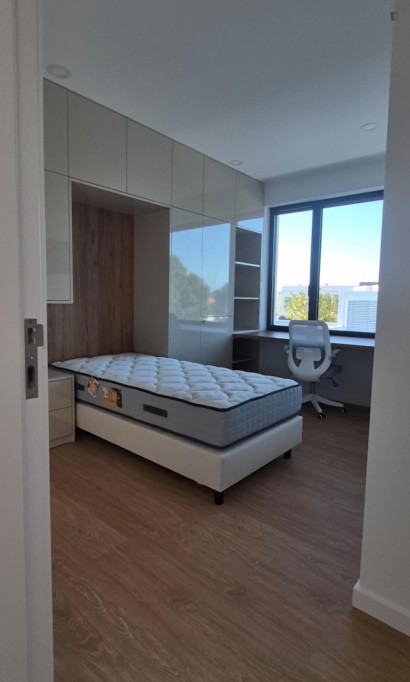 Cozy Single Bedroom ensuite close to University of Aveiro - Aveiro - chambre - ImmoJeune