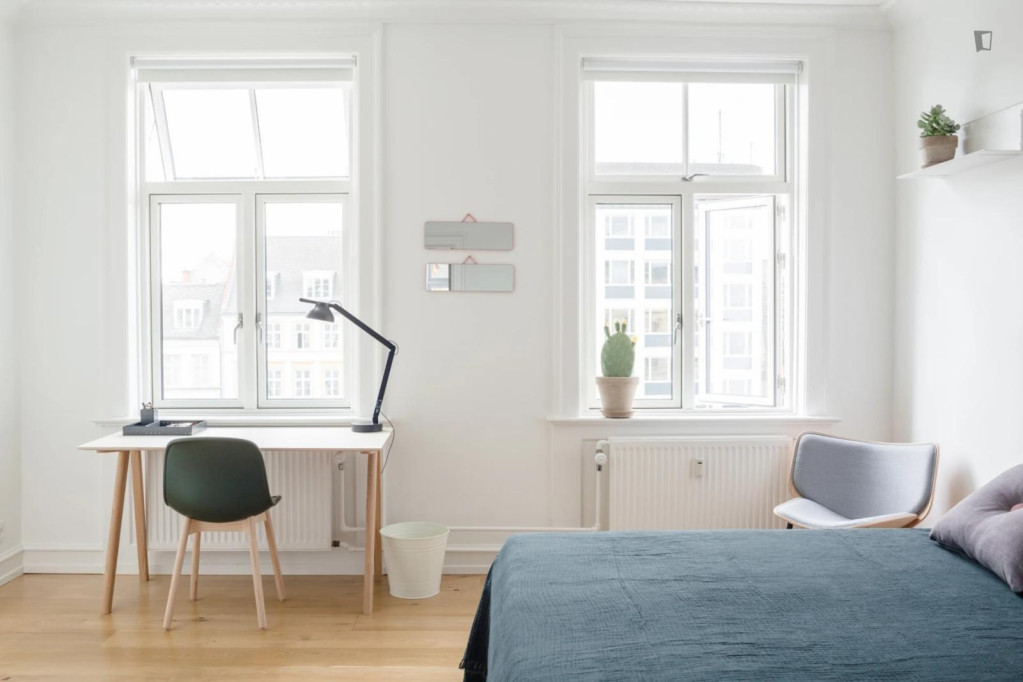 Modern single bedroom in shared flat in well-connected Indre By - Copenhagen - chambre - ImmoJeune