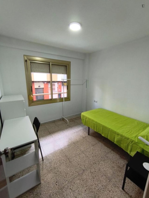 Cozy Single Bedroom close to Lo Torrent Park - Alicante - chambre - ImmoJeune
