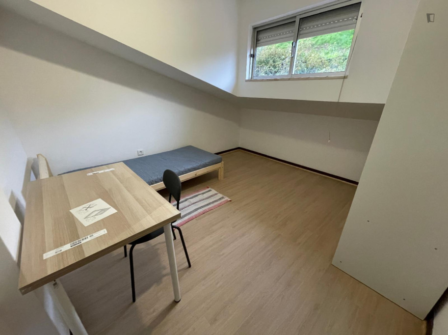 Captivating Single Bedroom close to Coimbra University - Coimbra - chambre - ImmoJeune