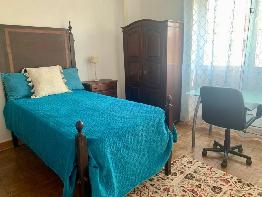 Charming bedroom next to Alma Shopping - Coimbra - chambre - ImmoJeune