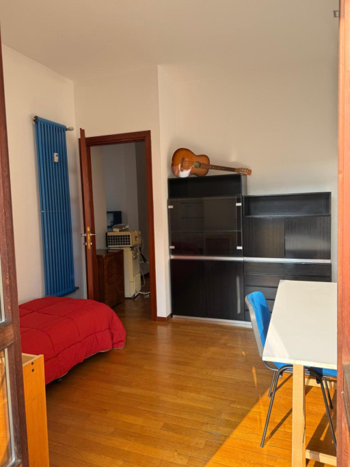 Single bedroom, with balcony, in 2-bedroom apartment, in nearby Politecnico University - Turin - chambre - ImmoJeune