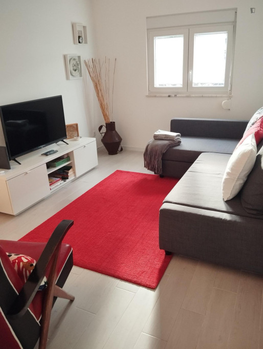 Astonishing 2 Bedroom House with a backyard close to Casais Train Station - Coimbra - chambre - ImmoJeune