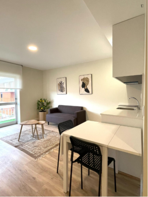 Apartment : 1 room / 1 living / 1 bathrom / balcony /close to ESECS - Leiria - chambre - ImmoJeune