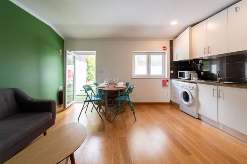 Charming 2 Bedroom Apartment with a Terrace close to Intendente Metro - Lisbonne - chambre - ImmoJeune