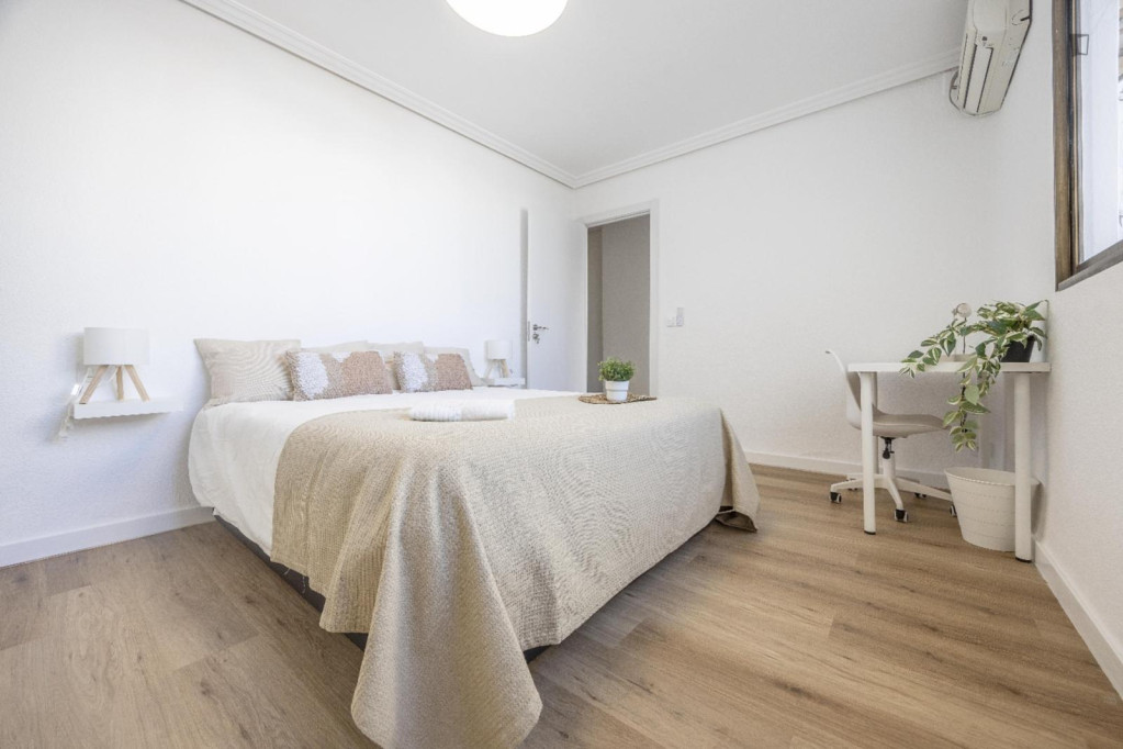 Neat double bedroom in La Raïosa - Valence - chambre - ImmoJeune