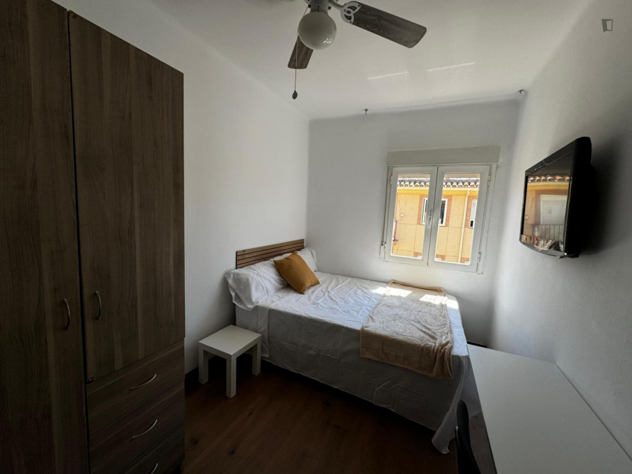 Modern double bedroom in Puerta del Ángel - Madrid - chambre - ImmoJeune