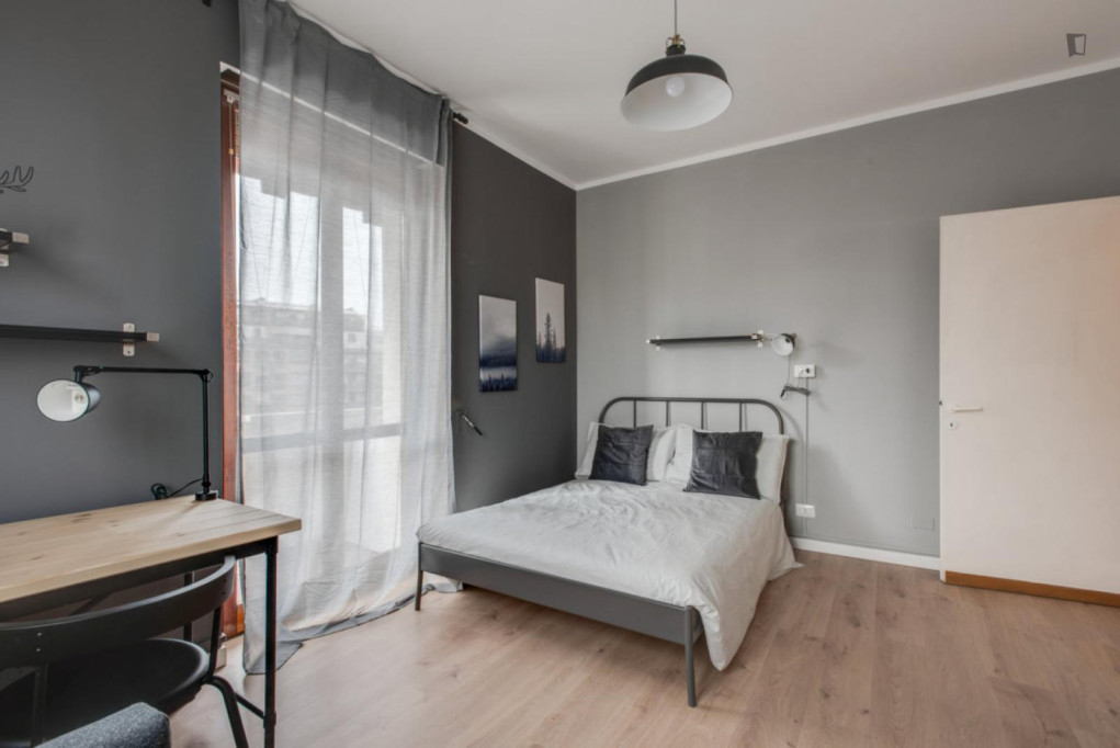 Super nice double bedroom with balcony close to Turro metro station - Milan - chambre - ImmoJeune