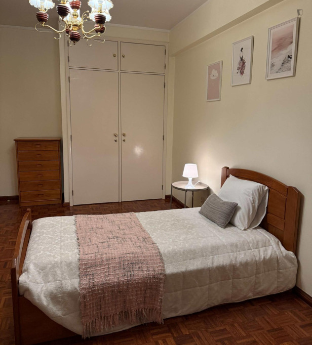 Lovely bedroom in Odivelas area - Lisbonne - chambre - ImmoJeune