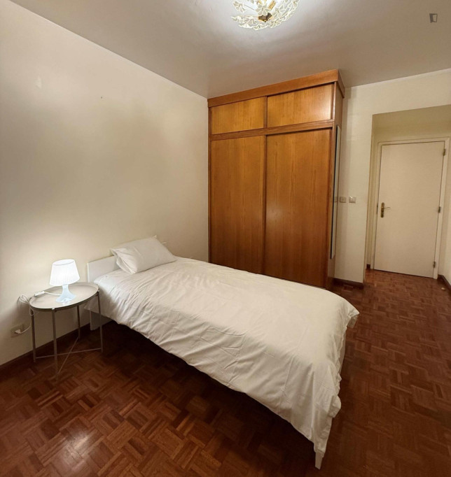 Beautiful ensuite bedroom - Lisbonne - chambre - ImmoJeune