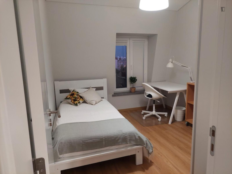 Nice bedroom in a 5-bedroom house - Lisbonne - chambre - ImmoJeune