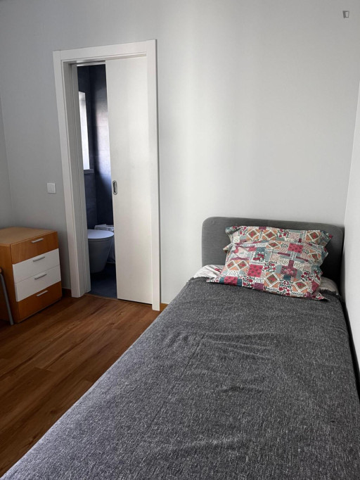 Lovely bedroom in São Domingos de Rana area - Lisbonne - chambre - ImmoJeune