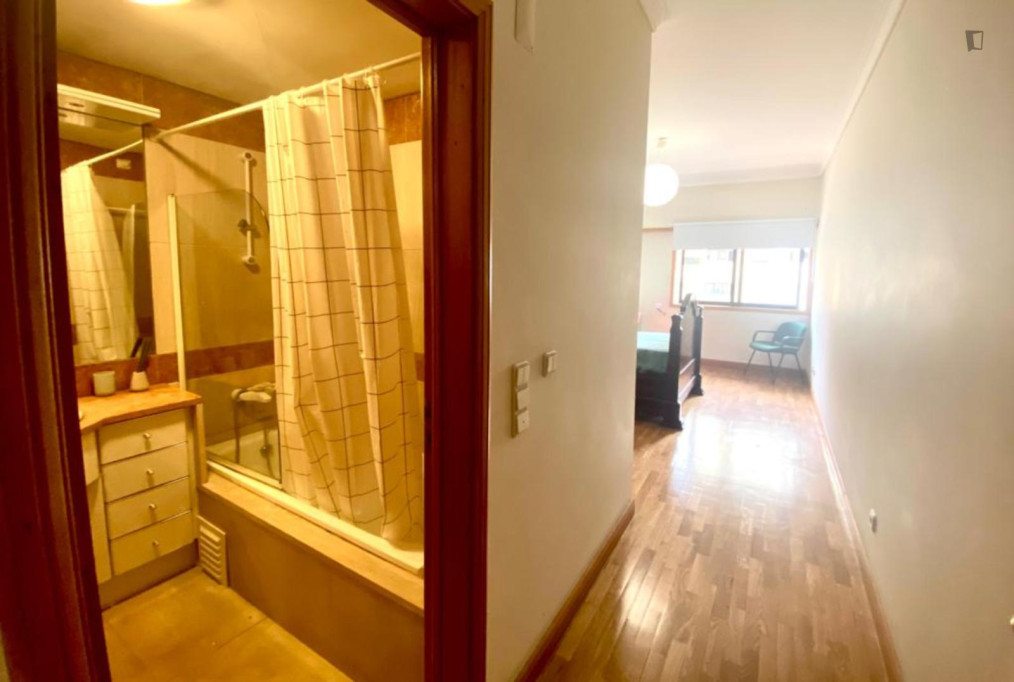 Lovely ensuite bedroom in Telheiras - Lisbonne - chambre - ImmoJeune
