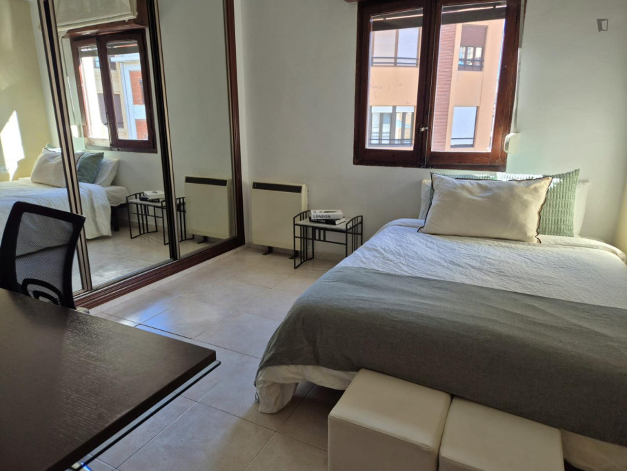 Welcoming double bedroom in El Mercat - Valence - chambre - ImmoJeune