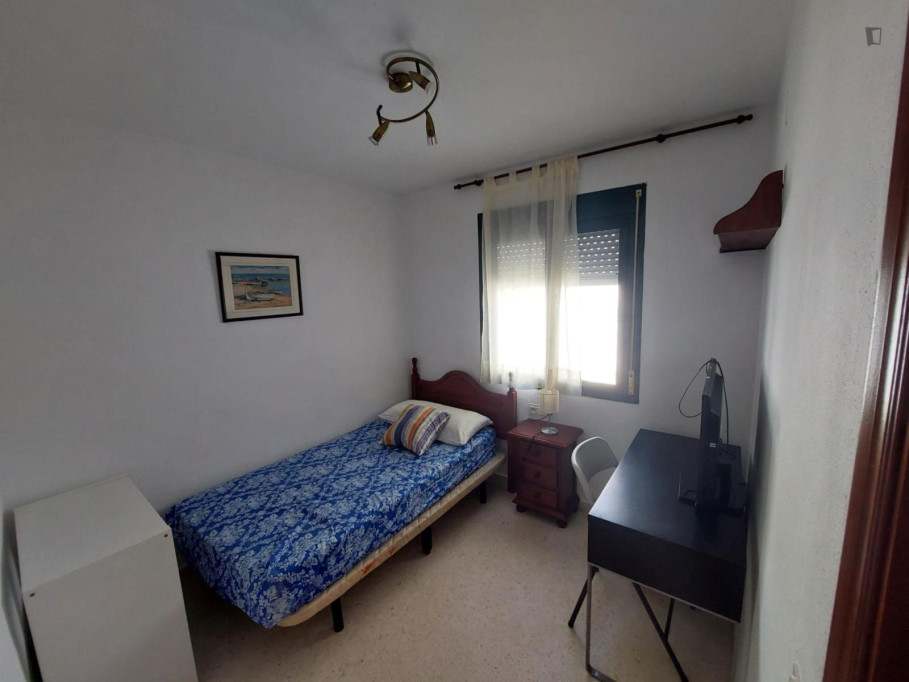 Cozy Single Bedroom close to Cádiz University - Cadiz - chambre - ImmoJeune