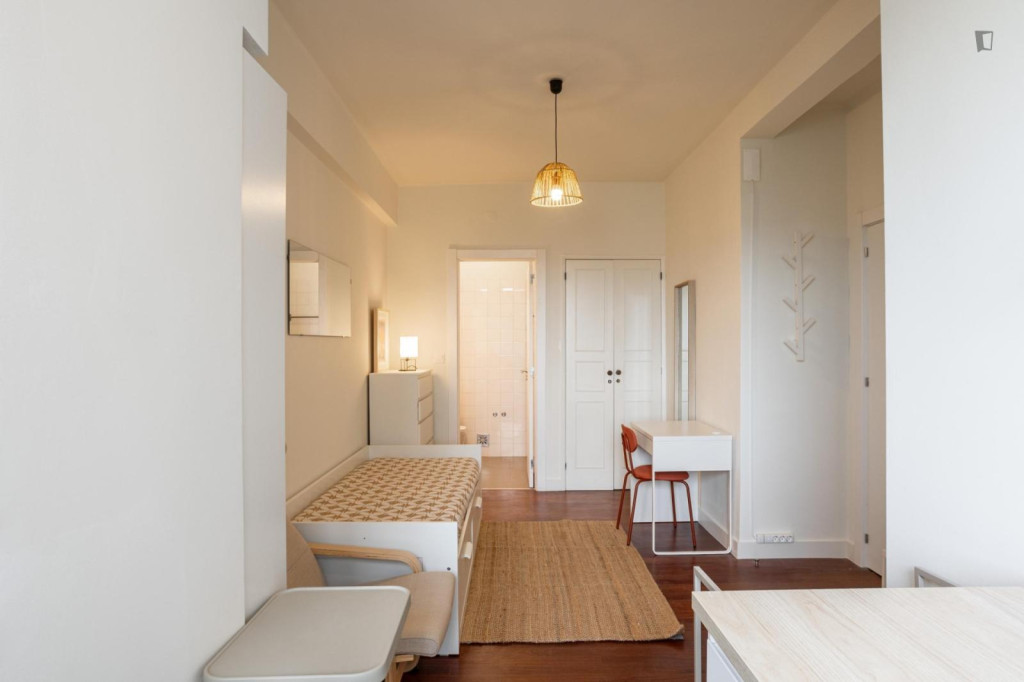 Modern Studio in Restelo, Lisbon - Utilities and weekly cleaning included - Lisbonne - chambre - ImmoJeune