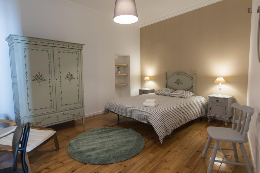 Welcoming Double Bedroom close to Martim Moniz Metro - Lisbonne - chambre - ImmoJeune