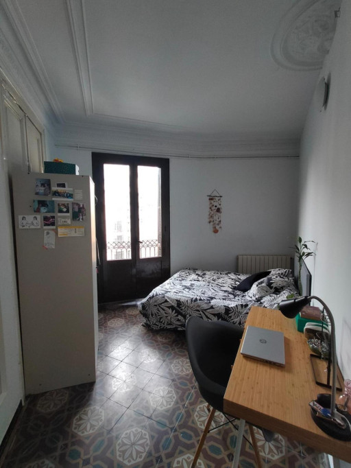 Bright double bedroom with balcony in Eixample - Barcelone - chambre - ImmoJeune