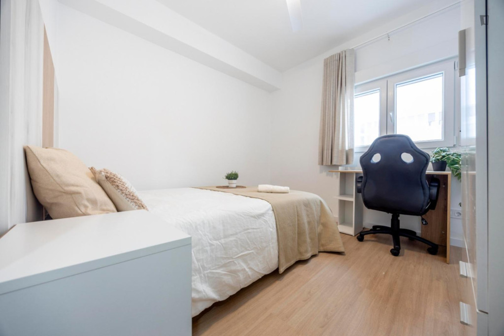 Dashing double bedroom near the Benimaclet metro - Valence - chambre - ImmoJeune