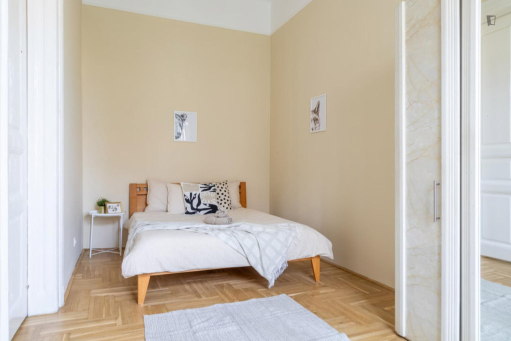 Modern double bedroom near Blaha Lujza tér station - Budapest - chambre - ImmoJeune