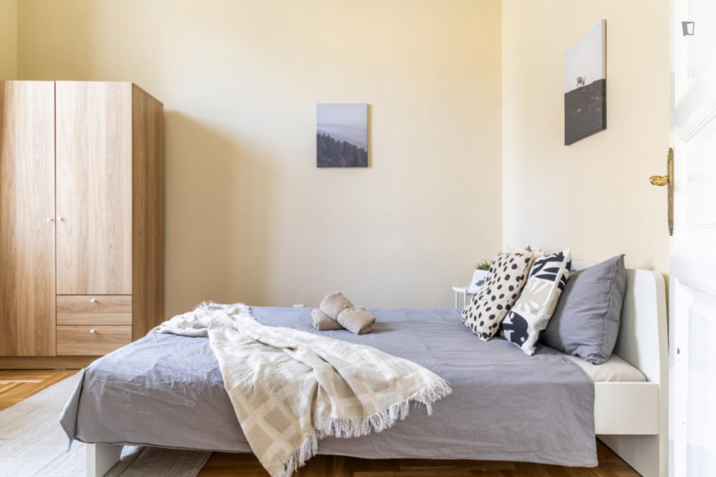 Neat double bedroom near Blaha Lujza tér station - Budapest - chambre - ImmoJeune
