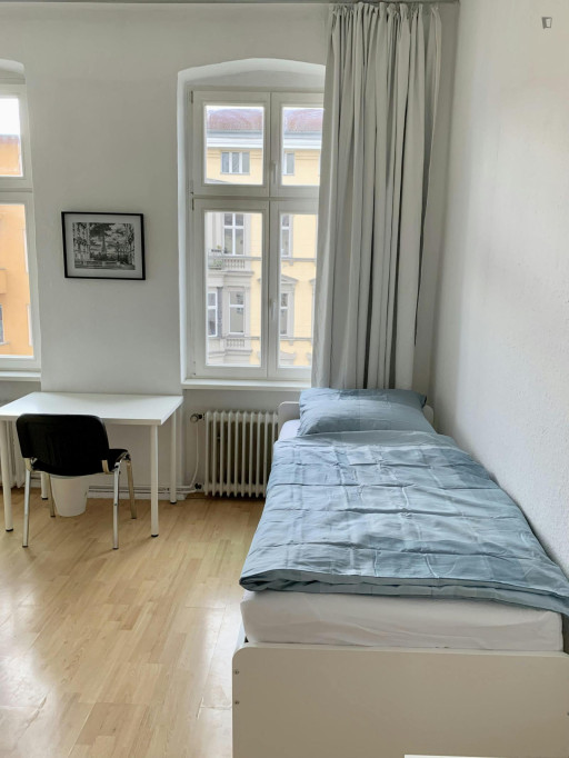 Bright single bed in twin bedroom in Tiergarten - Berlin - chambre - ImmoJeune