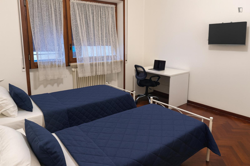 Comfortable twin bedroom in 5-bedroom apartment - Rome - chambre - ImmoJeune