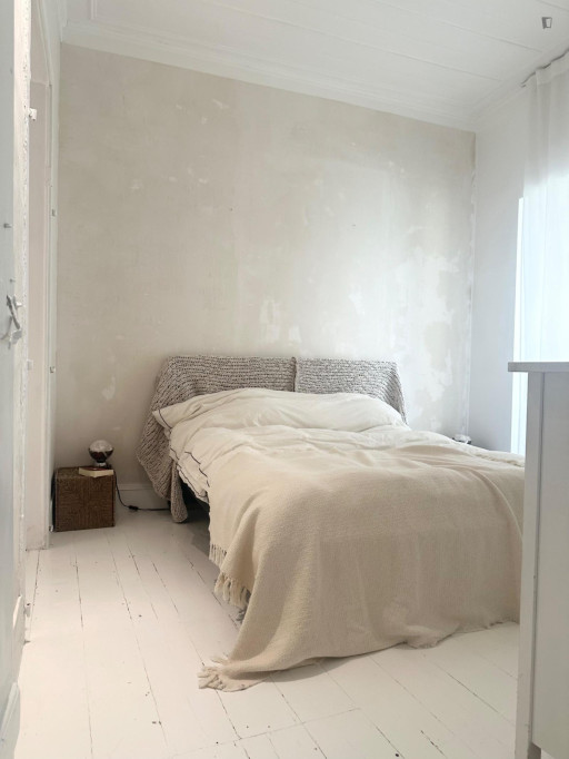 ART ÉTAGE, Bedroom with BALCONY, stunning ARCHITECTURE, amazing river LOCATION - Lisbonne - chambre - ImmoJeune