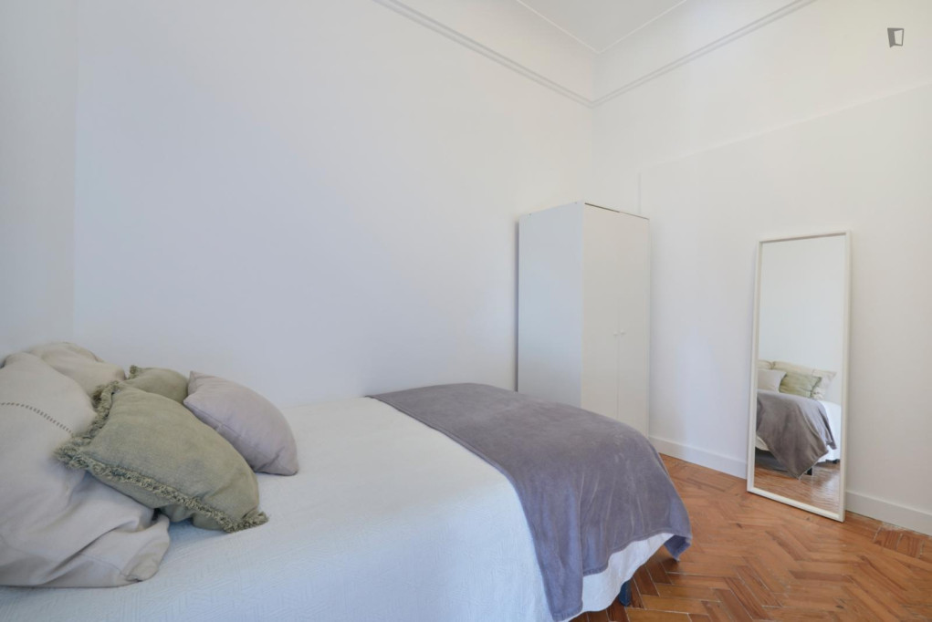 Double bedroom in an 11-bedroom flat, in Alameda - Lisbonne - chambre - ImmoJeune